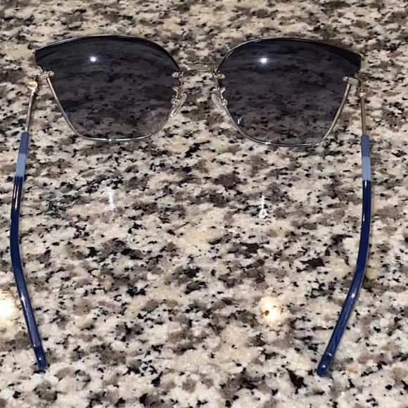 New Authentic Carolina Herrera Designer Sunglasses — SHE-147 - Picture 4 of 7